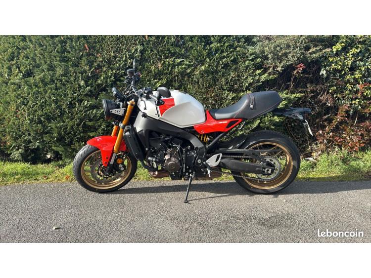 YAMAHA XSR 900