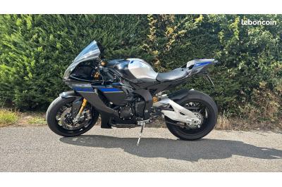 YAMAHA R1M